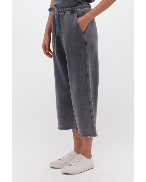 Dirty Laundry - Cropped Sweatpants