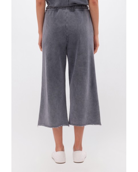 Dirty Laundry - Cropped Sweatpants