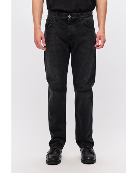 RELAXED STRAIGHT FIT JEANS