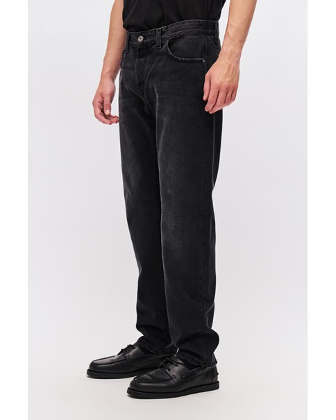 RELAXED STRAIGHT FIT JEANS