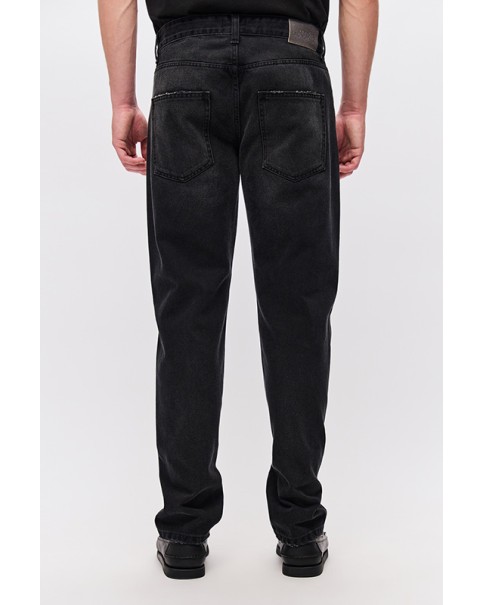 RELAXED STRAIGHT FIT JEANS